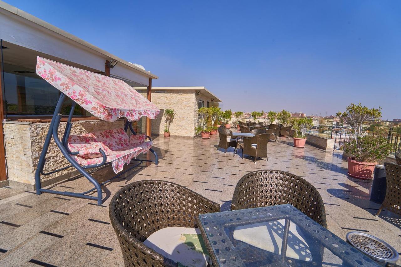 Pyramids Quen Hotel カイロ エクステリア 写真